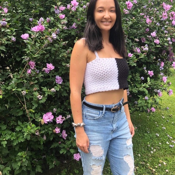 Cute crocheted Tank 🖤🤍 - Picture 4 of 5